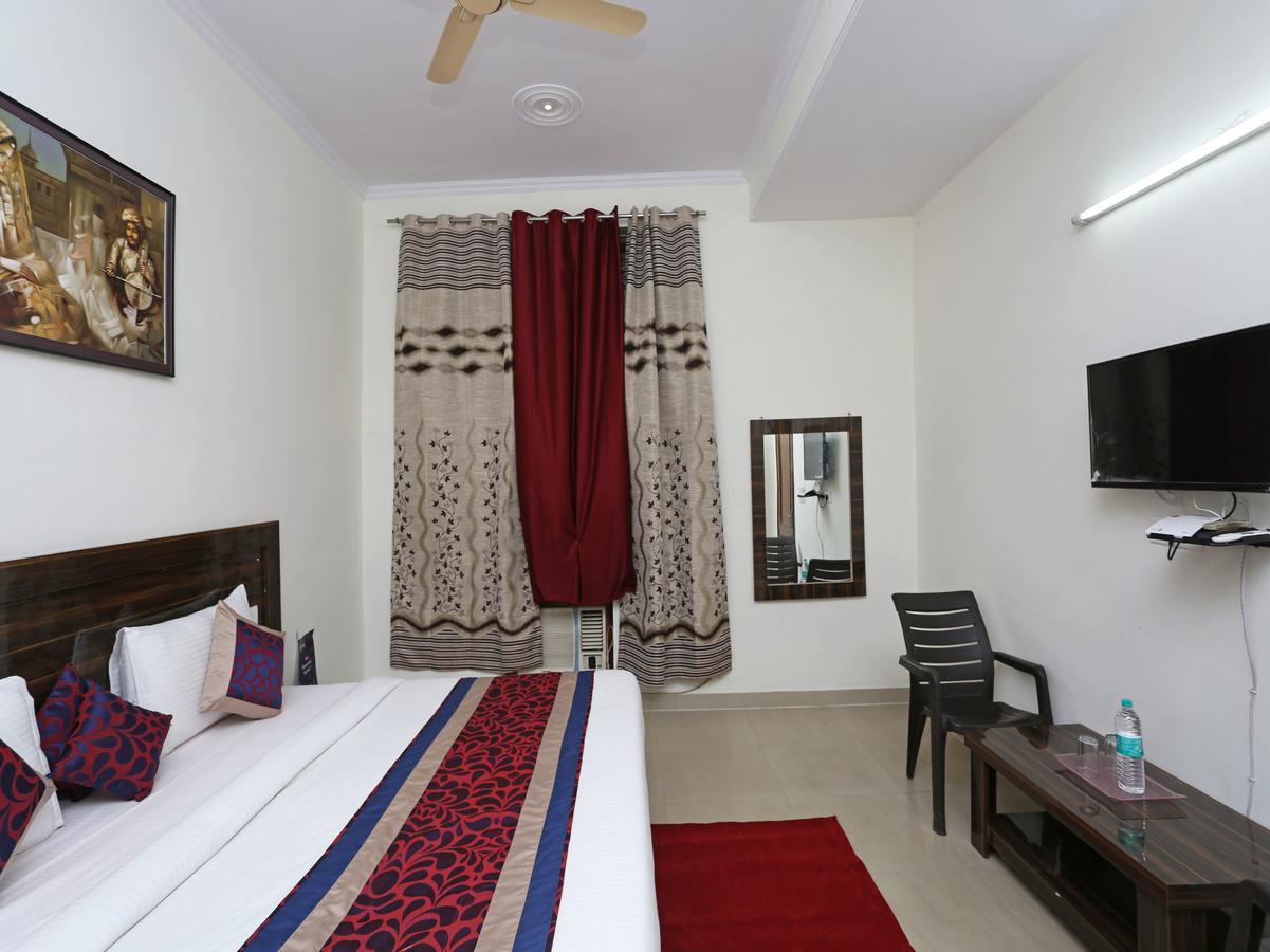 Oyo 8910 Celeste Inn Greater Noida Bagian luar foto