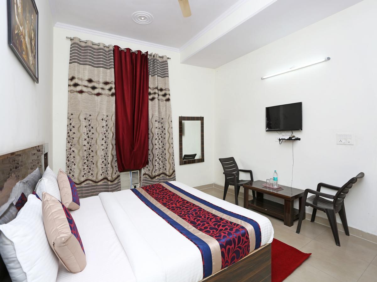 Oyo 8910 Celeste Inn Greater Noida Bagian luar foto