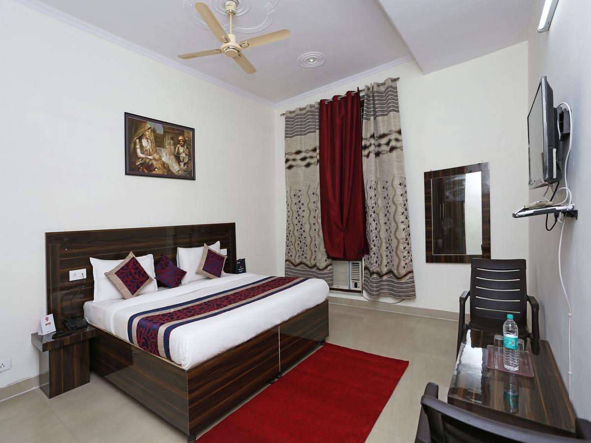 Oyo 8910 Celeste Inn Greater Noida Bagian luar foto