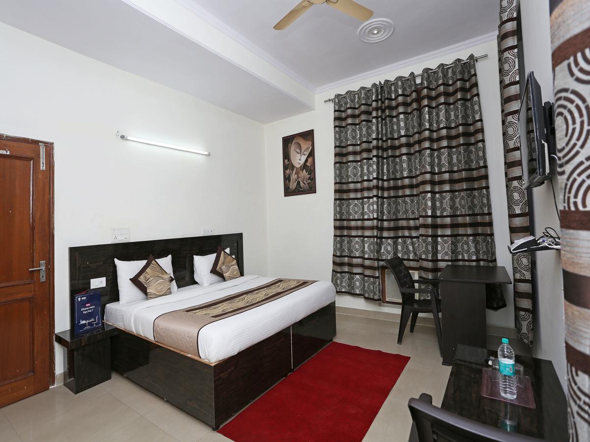 Oyo 8910 Celeste Inn Greater Noida Bagian luar foto