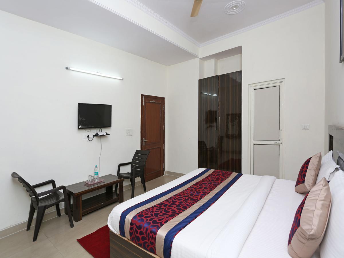 Oyo 8910 Celeste Inn Greater Noida Bagian luar foto