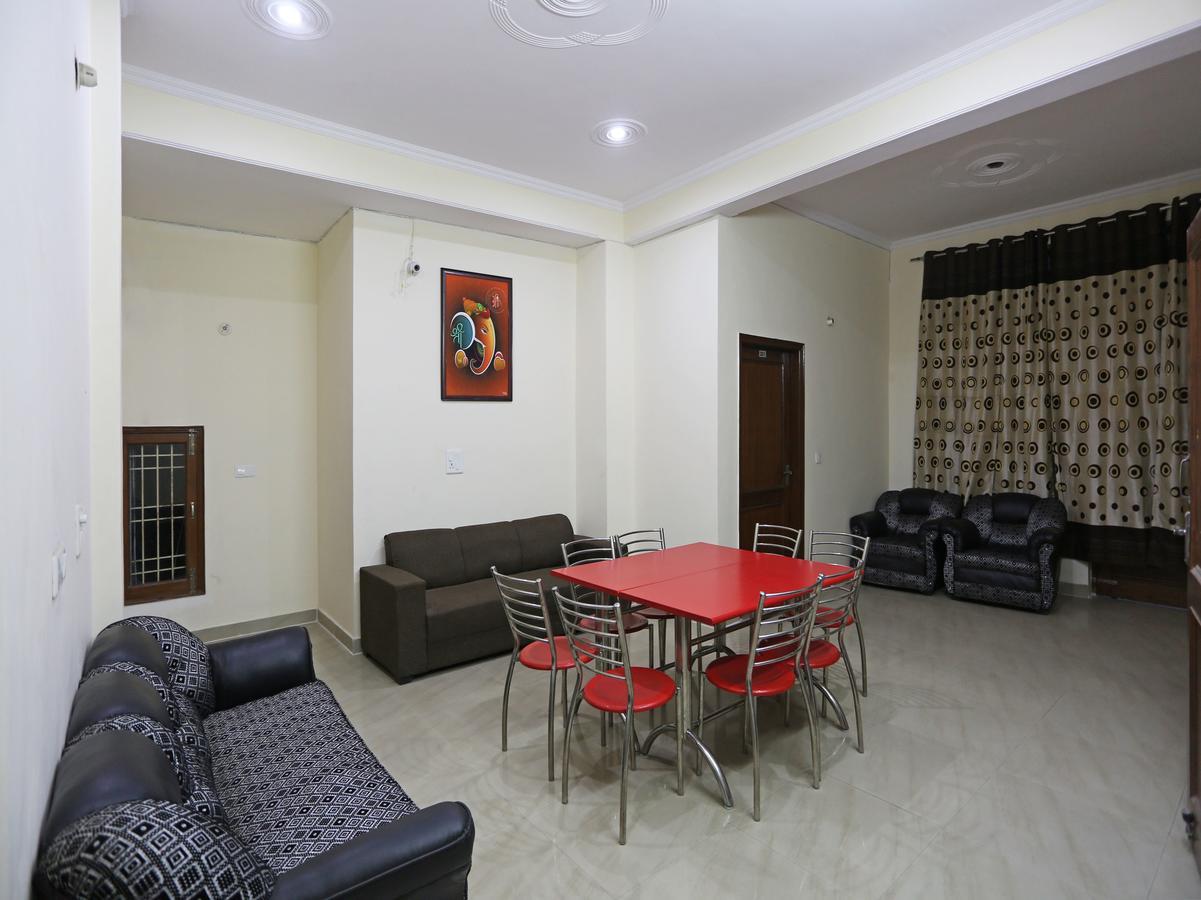 Oyo 8910 Celeste Inn Greater Noida Bagian luar foto